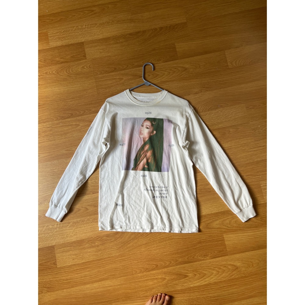 AG26 Ariana Grande World Sweetener Tour White Long Sleeve T-Shirt Med Rare! 2019